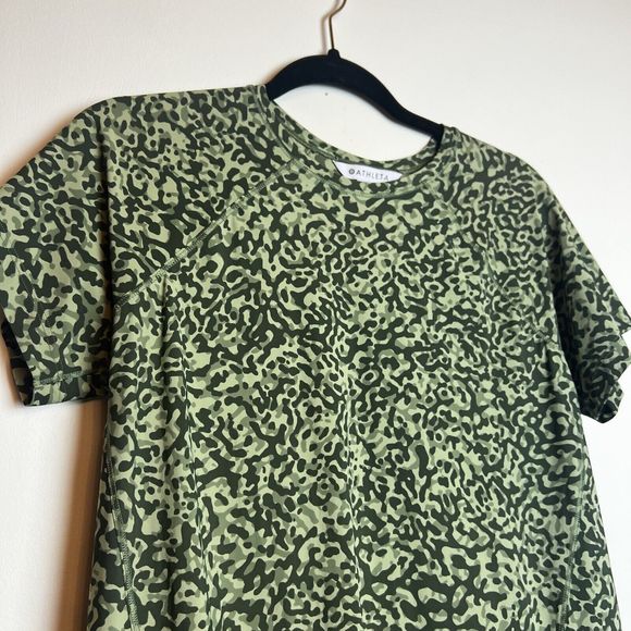 Athleta Ultimate Train Tee Olive Green Camo Sz XS - Picture 3 of 11